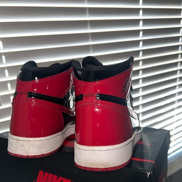 Jordan 1 Patent Bred Leather - Picture 7 of 8